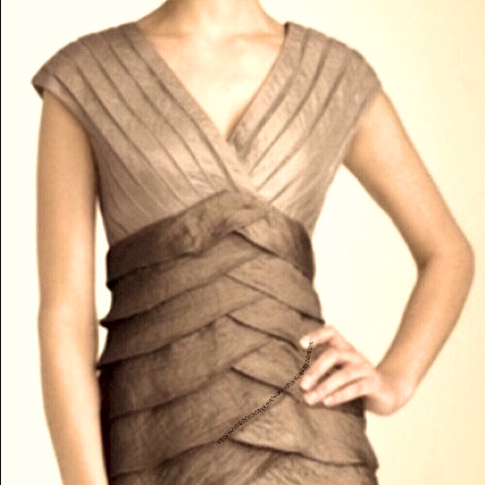 Adrianna Papell cocktail party dress! Size 6 shimmery layers! Wedding - Cruise